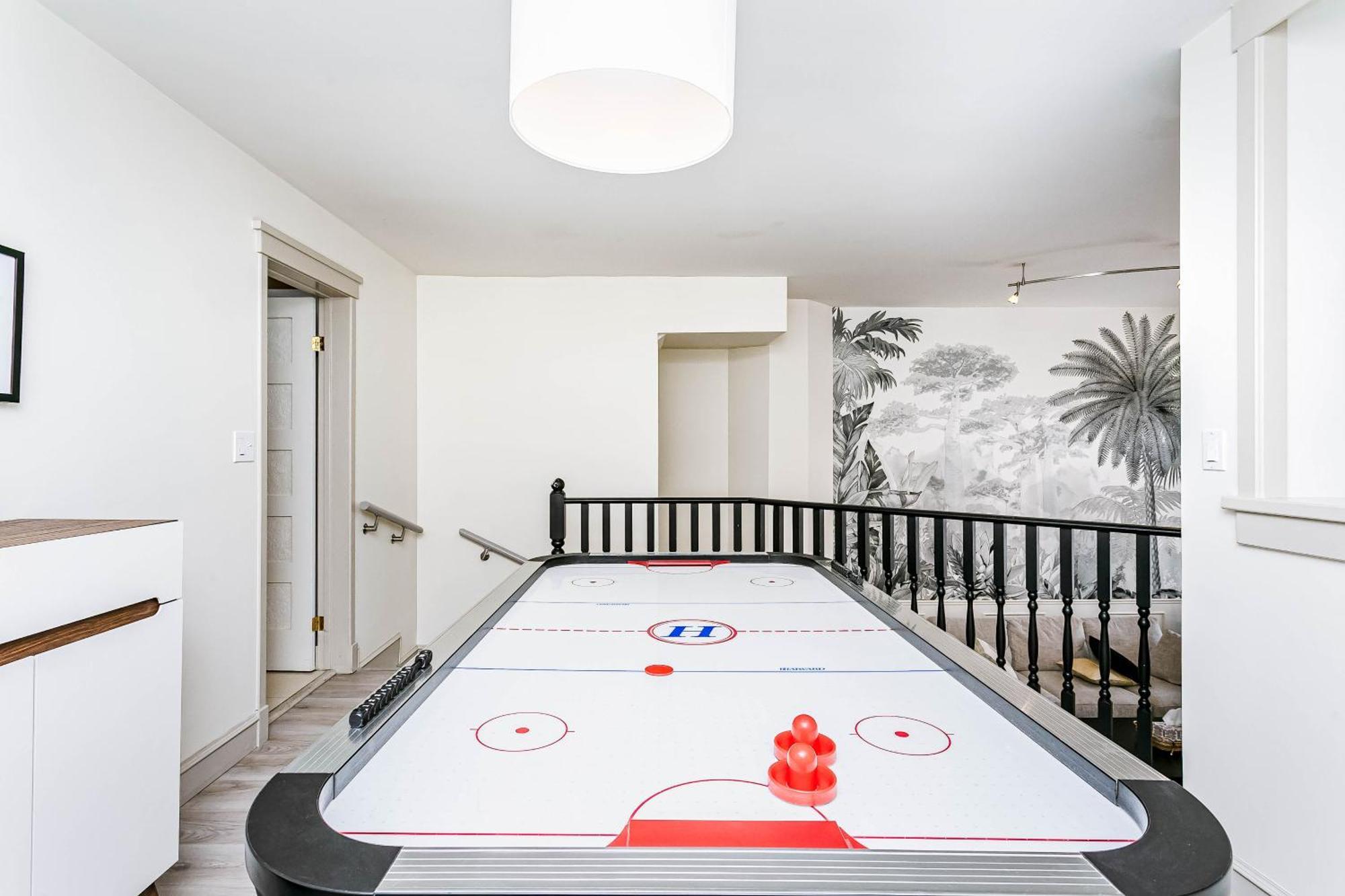 Chic Central 4Bdrm Home-King Bed-Airhockey-Mins Dt Edmonton Kültér fotó